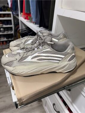 Neutral Gray Yeezy Sneakers with Reflective Accents